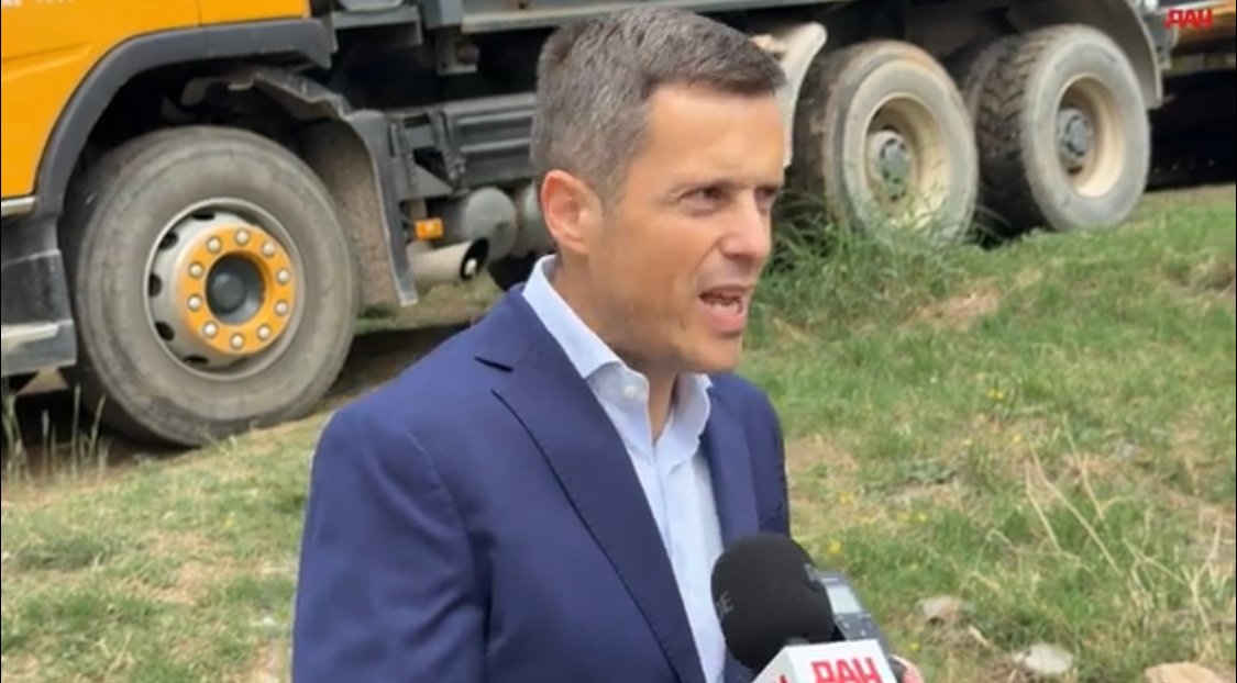 Mujović: Ili ću ja staviti tačku na kolektor, ili kolektor na mene